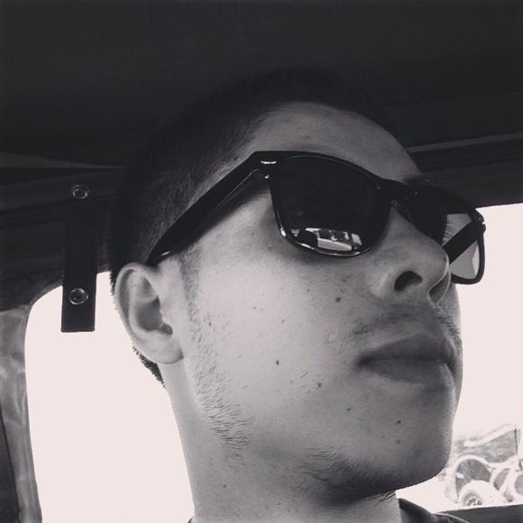 Meet your Posher, Cesar - Picture 1 of 1